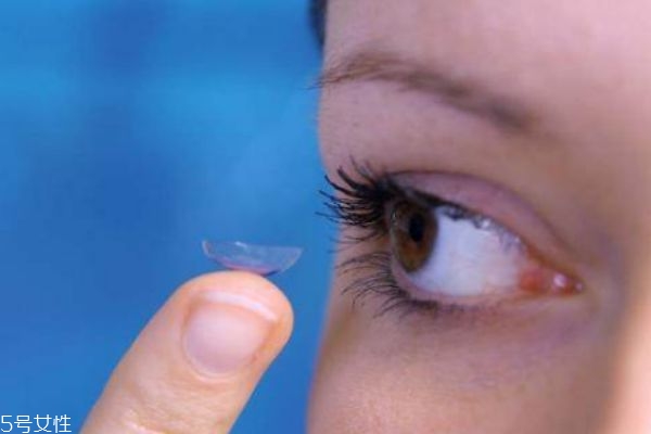 隱形眼鏡睡覺可以戴嗎 睡覺千萬不能戴 隱形眼鏡睡覺可以戴嗎 睡覺千萬不能戴