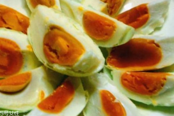 咸鴨蛋哪里的最好吃 這三類人不能吃咸鴨蛋 咸鴨蛋哪里的最好吃 這三類人不能吃咸鴨蛋