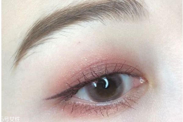 溫柔豆沙色眼妝怎么畫 豆沙色眼妝的畫法 溫柔豆沙色眼妝怎么畫 豆沙色眼妝的畫法