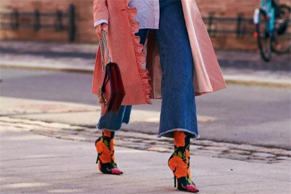 襪靴搭配什么褲子 時(shí)尚圈都這樣穿 襪靴搭配什么褲子 時(shí)尚圈都這樣穿
