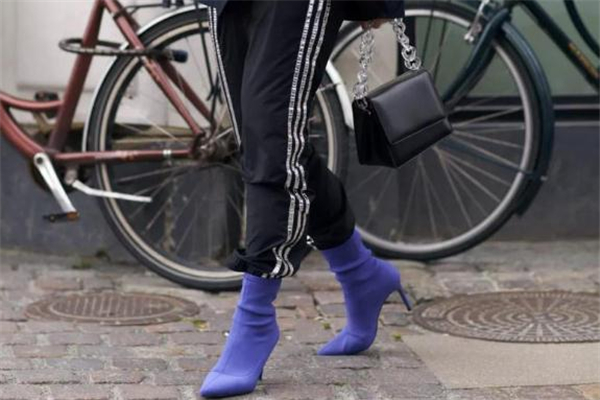 襪靴搭配什么褲子 時(shí)尚圈都這樣穿 襪靴搭配什么褲子 時(shí)尚圈都這樣穿