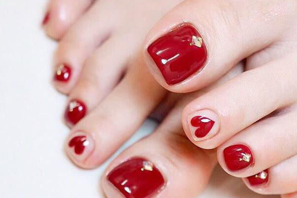 2019酒紅色腳甲美甲圖片 簡(jiǎn)單酒紅色腳甲美甲圖 2019酒紅色腳甲美甲圖片 簡(jiǎn)單酒紅色腳甲美甲圖