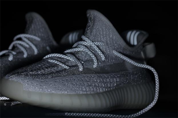 yeezy 350滿天星發(fā)售價(jià)格 夜晚吸睛神器 yeezy 350滿天星發(fā)售價(jià)格 夜晚吸睛神器