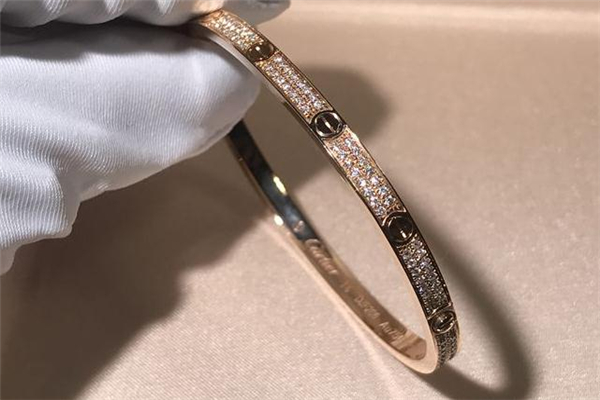 卡地亞滿天星手鐲價(jià)格 將漫天星辰戴在手上 卡地亞滿天星手鐲價(jià)格 將漫天星辰戴在手上