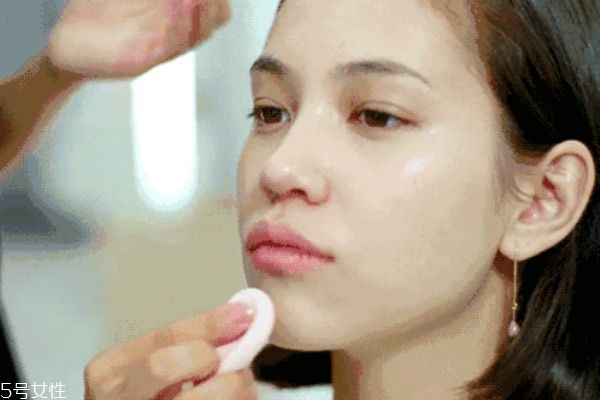 化妝的順序是什么 化妝時應(yīng)注意 化妝的順序是什么 化妝時應(yīng)注意