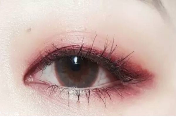 紅色妝容怎么畫 紅色系眼妝怎么畫好看 紅色妝容怎么畫 紅色系眼妝怎么畫好看