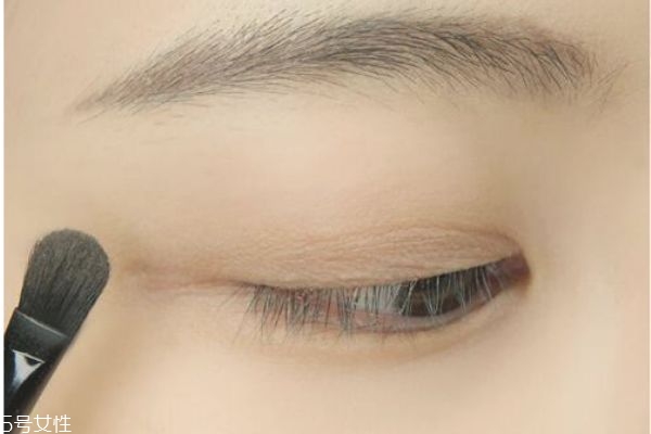 紅色妝容怎么畫 紅色系眼妝怎么畫好看 紅色妝容怎么畫 紅色系眼妝怎么畫好看