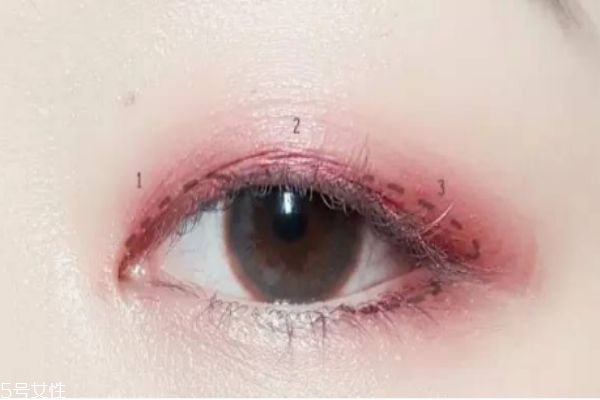 紅色妝容怎么畫 紅色系眼妝怎么畫好看 紅色妝容怎么畫 紅色系眼妝怎么畫好看