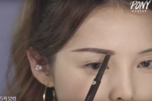 化妝的順序是什么 化妝時應(yīng)注意 化妝的順序是什么 化妝時應(yīng)注意