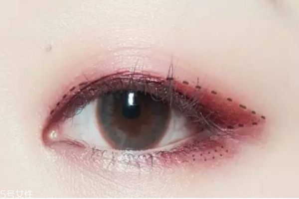 紅色妝容怎么畫 紅色系眼妝怎么畫好看 紅色妝容怎么畫 紅色系眼妝怎么畫好看
