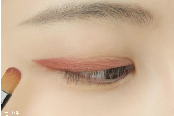 紅色妝容怎么畫 紅色系眼妝怎么畫好看 紅色妝容怎么畫 紅色系眼妝怎么畫好看