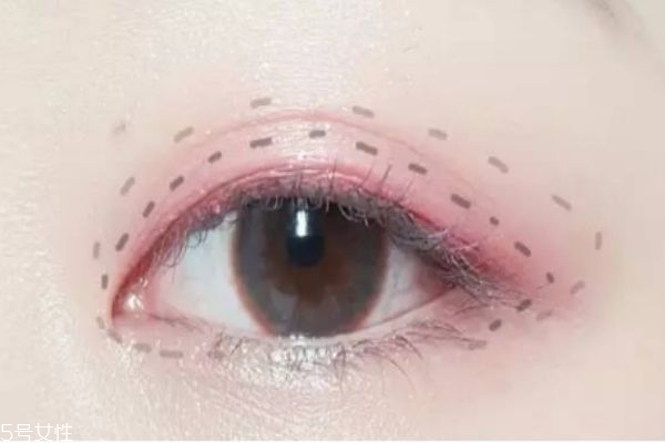 紅色妝容怎么畫 紅色系眼妝怎么畫好看 紅色妝容怎么畫 紅色系眼妝怎么畫好看