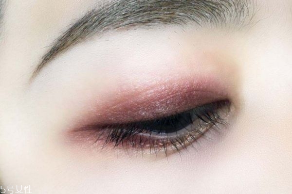 溫柔豆沙色眼妝怎么畫 豆沙色眼妝的畫法 溫柔豆沙色眼妝怎么畫 豆沙色眼妝的畫法