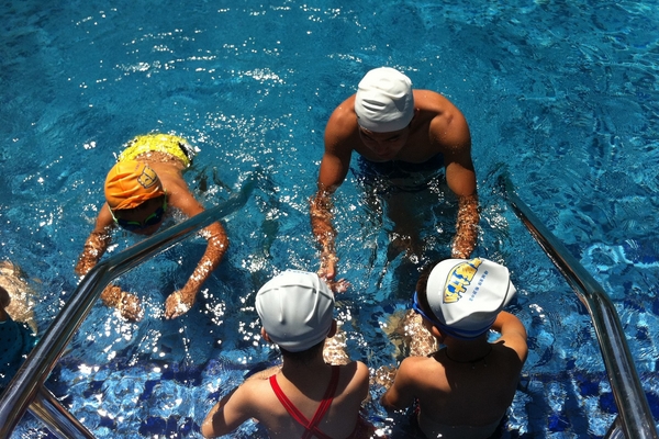 游泳能減肚子嗎 要加上控制飲食 游泳能減肚子嗎 要加上控制飲食