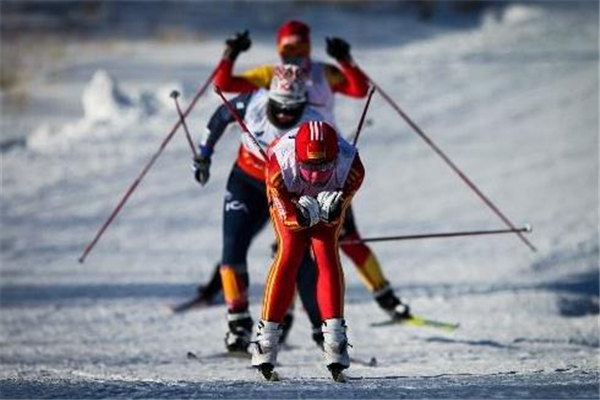 滑雪服是什么面料 防風(fēng)防水都要具備 滑雪服是什么面料 防風(fēng)防水都要具備