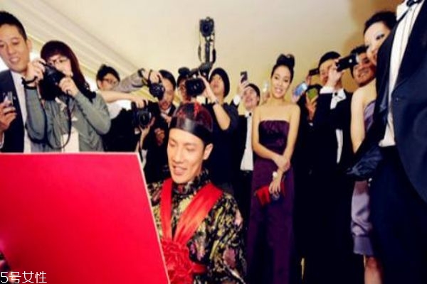 整伴郎的最新招數(shù)2018 這7個(gè)招數(shù)一定讓伴郎們哭喊求放過 整伴郎的最新招數(shù)2018 這7個(gè)招數(shù)一定讓伴郎們哭喊求放過