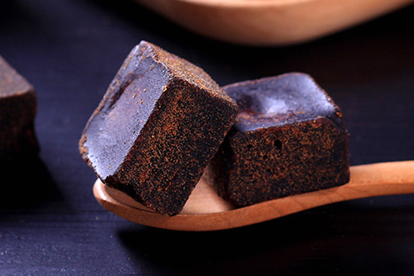 黑糖塊和黑糖粉什么區(qū)別 黑糖塊和黑糖粉哪個好 黑糖塊和黑糖粉什么區(qū)別 黑糖塊和黑糖粉哪個好