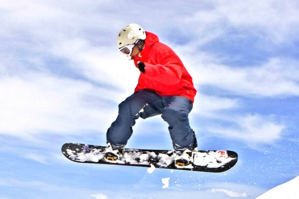 滑雪能戴隱形眼鏡嗎 存在安全隱患 滑雪能戴隱形眼鏡嗎 存在安全隱患