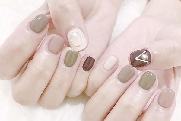 2019簡(jiǎn)單短甲美甲圖片 最新百搭短甲美甲 2019簡(jiǎn)單短甲美甲圖片 最新百搭短甲美甲