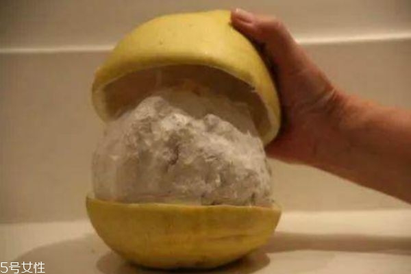 柚子皮放冰箱去味嗎 為什么柚子皮可以去異味 柚子皮放冰箱去味嗎 為什么柚子皮可以去異味