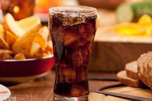 百事可樂和可口可樂哪個甜 百事比較甜 百事可樂和可口可樂哪個甜 百事比較甜