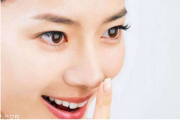 鼻子上長膿包型痘痘怎么處理 鼻子上長膿包多久會消 鼻子上長膿包型痘痘怎么處理 鼻子上長膿包多久會消