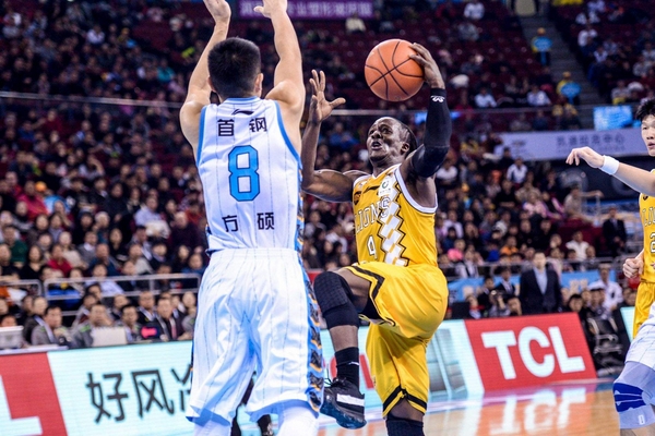 打籃球能戴隱形眼鏡嗎 可以這樣做 打籃球能戴隱形眼鏡嗎 可以這樣做