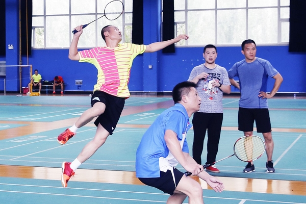 打羽毛球是有氧運動嗎 算是有氧運動