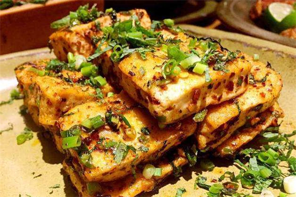 石屏豆腐是怎么制作的 當(dāng)?shù)鬲?dú)特秘方 石屏豆腐是怎么制作的 當(dāng)?shù)鬲?dú)特秘方