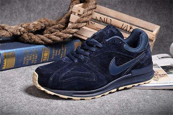 跑鞋和羽毛球鞋的區(qū)別 兩者有很大不同 跑鞋和羽毛球鞋的區(qū)別 兩者有很大不同