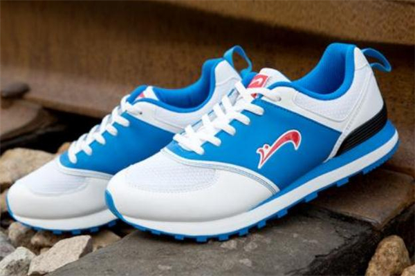 跑鞋和羽毛球鞋的區(qū)別 兩者有很大不同 跑鞋和羽毛球鞋的區(qū)別 兩者有很大不同