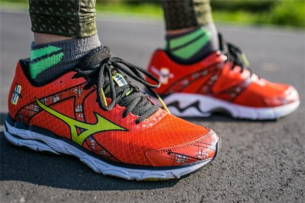 跑鞋和籃球鞋的區(qū)別 構(gòu)造完全不同 跑鞋和籃球鞋的區(qū)別 構(gòu)造完全不同