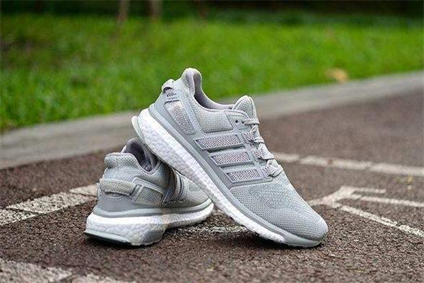 跑鞋可以打籃球嗎 容易受傷 跑鞋可以打籃球嗎 容易受傷