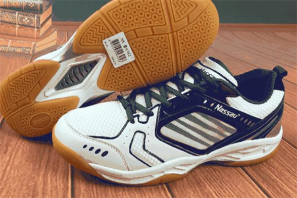 羽毛球鞋能打乒乓球嗎 會影響靈活性 羽毛球鞋能打乒乓球嗎 會影響靈活性