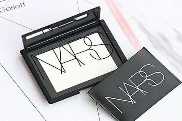 油皮用什么定妝比較好 粉類的定妝產(chǎn)品 油皮用什么定妝比較好 粉類的定妝產(chǎn)品