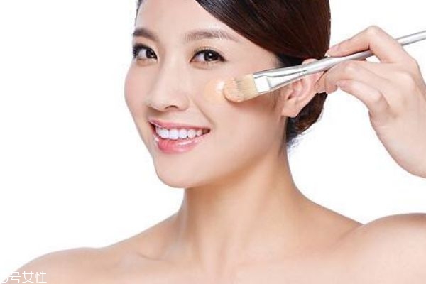 油皮適合用定妝噴霧嗎 適合油皮使用的定妝噴霧 油皮適合用定妝噴霧嗎 適合油皮使用的定妝噴霧