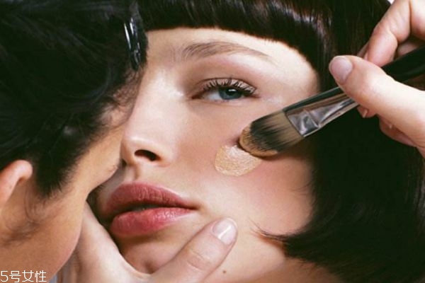 烘焙定妝用什么散粉 任何散粉都可以 烘焙定妝用什么散粉 任何散粉都可以