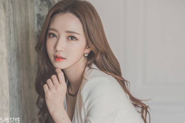 打完耳洞多久可以碰水 剛打耳洞帶什么耳釘好 打完耳洞多久可以碰水 剛打耳洞帶什么耳釘好