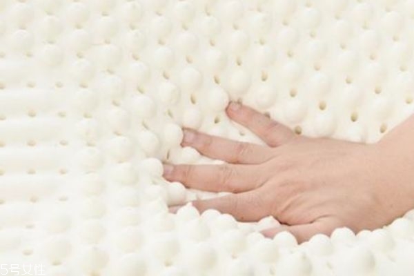 乳膠枕對(duì)頸椎病有用嗎 乳膠枕頭適合如下人群 乳膠枕對(duì)頸椎病有用嗎 乳膠枕頭適合如下人群
