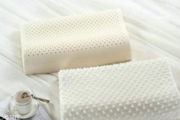 乳膠枕發(fā)黃了怎么辦 發(fā)黃是正?，F(xiàn)象