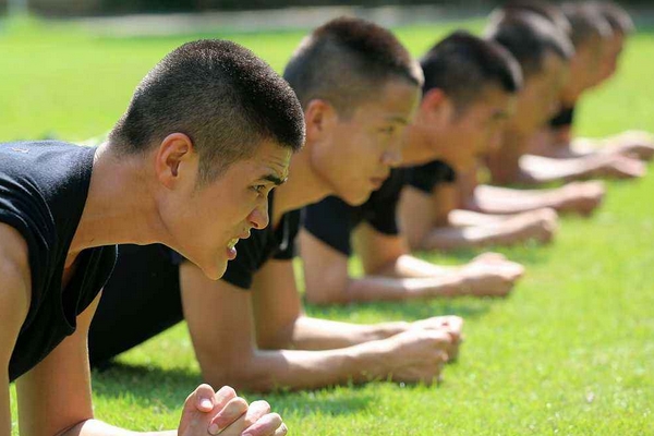 平板支撐的好處 主要是這四個方面 平板支撐的好處 主要是這四個方面