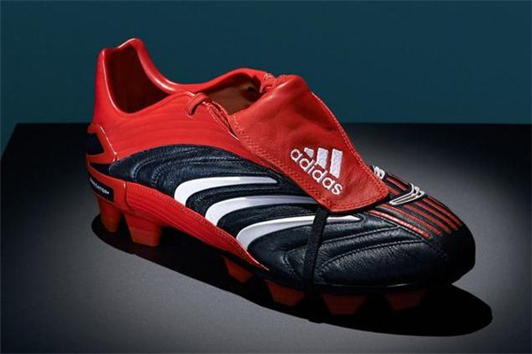 足球鞋和運動鞋的區(qū)別 差異很明顯 足球鞋和運動鞋的區(qū)別 差異很明顯