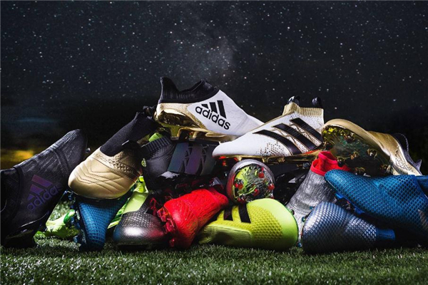 足球鞋和運動鞋的區(qū)別 差異很明顯 足球鞋和運動鞋的區(qū)別 差異很明顯