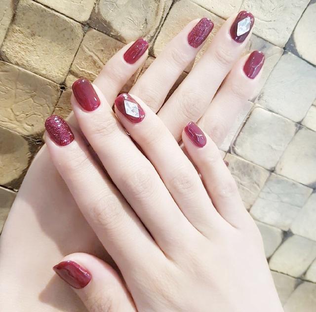 純色亮片美甲圖片 超美亮片甲都在這 純色亮片美甲圖片 超美亮片甲都在這