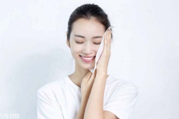 怎么洗臉才正確 用洗面奶洗臉的正確方法 怎么洗臉才正確 用洗面奶洗臉的正確方法