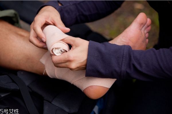 保鮮膜包扎傷口會好的更快 保鮮膜包扎傷口會好的更快