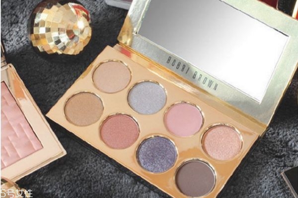 芭比布朗圣誕眼影盤是什么顏色 芭比波朗2018圣誕眼彩盤 芭比布朗圣誕眼影盤是什么顏色 芭比波朗2018圣誕眼彩盤