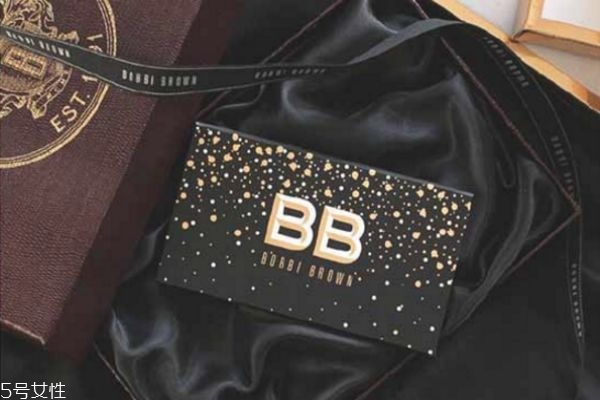 芭比布朗圣誕眼影盤是什么顏色 芭比波朗2018圣誕眼彩盤 芭比布朗圣誕眼影盤是什么顏色 芭比波朗2018圣誕眼彩盤