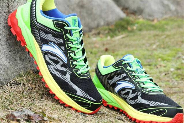 越野跑鞋能跑公路嗎 會(huì)比較吃力 越野跑鞋能跑公路嗎 會(huì)比較吃力