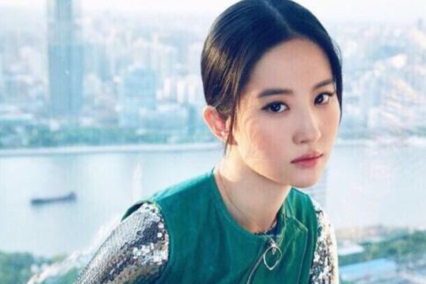 初學(xué)化妝怎樣畫(huà)眼影 牢記三不要原則 初學(xué)化妝怎樣畫(huà)眼影 牢記三不要原則